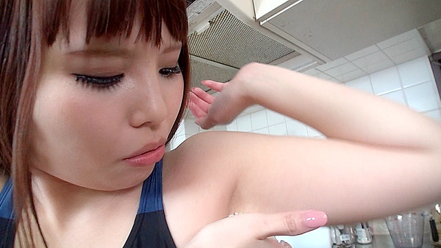 むちむち巨乳りおんの唾液たっぷり脇おにぎり動画