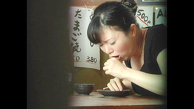 居酒屋でゲロを吐く女 ○撮風