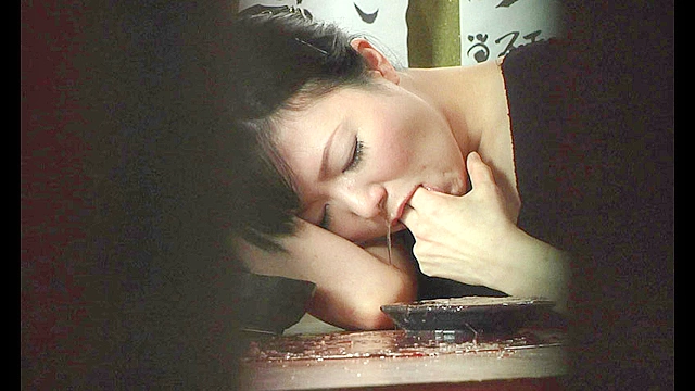 居酒屋でゲロを吐く女 ○撮風