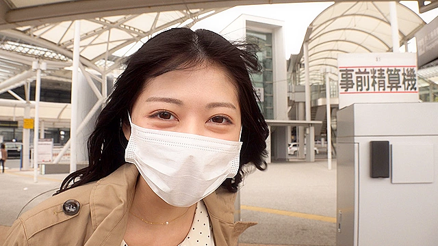 内緒でエグい接客してくれた美人CAをホテルに誘って生ハメしたら何度も求めるヤリマンだった