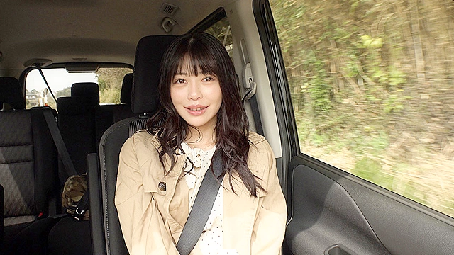 内緒でエグい接客してくれた美人CAをホテルに誘って生ハメしたら何度も求めるヤリマンだった