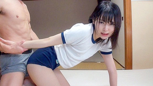 むちむちデカ尻 神ブルマ 涼花くるみ ロ○美少女やぽっちゃり娘にピチピチブルマ＆体操着を着せ、ハミパン、ムレムレワレメを毛穴まで見えるほどの超ドアップ接写！さらに尻コキ、着衣お漏らし放尿やブルマぶっかけ等ブルマ好きに送る完全着衣フェチAV