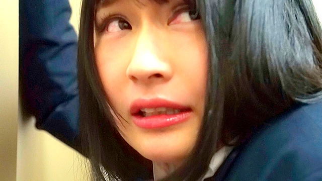 緊急停止エレベーターに 閉じ込められた二人 優梨まいな