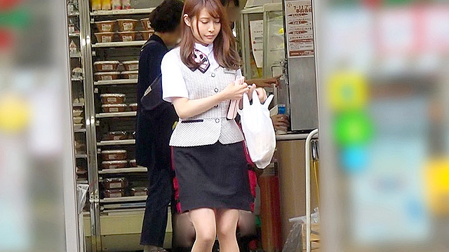 シロウト制服美人19 チ●コ大好き美人OLを精子色に染め上げる！特濃精子20発