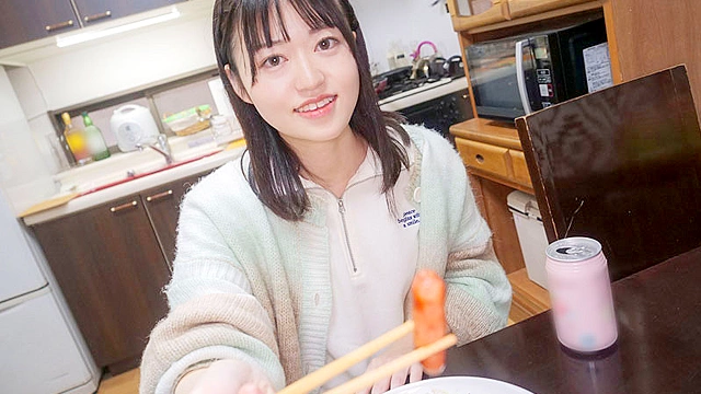 前回の撮影で処女喪失してから1ヶ月「セックスで気持ち良くなってみたい」と再出演！緊張しっぱなしの初デートに密着！リラックスできるよう2人きりにしてみたらいちゃいちゃエッチにハマっちゃったみたいです 小森はるき（21）