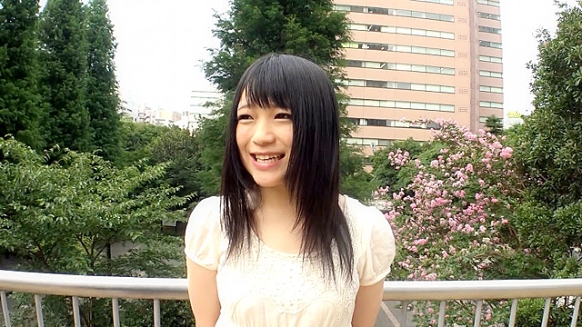 都内有数の名門大学に通う高学歴女子大生限定！初めての素股体験！！デカチンの高速素股でオマ○コは恥じらい汁まみれ！グチョグチョの痙攣オマ○コにそのままヌルっと生挿入！？