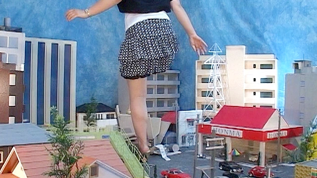THE GIANTESS4