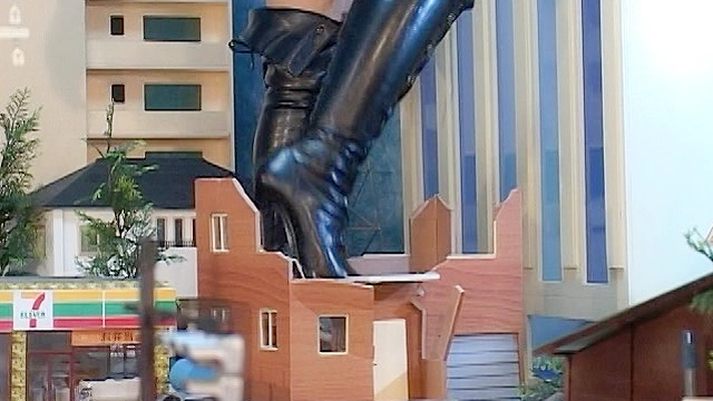 THE GIANTESS4