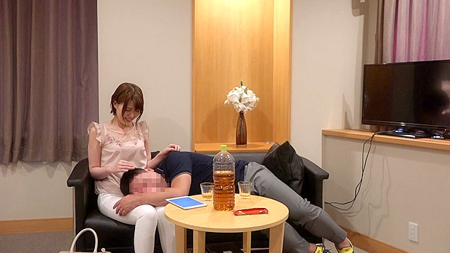 素人ナンパ特別企画 初対面の素人夫婦がスワッピングゲームに挑戦！ 次々と課せられるムラムラ指令で心が緩んだ人妻さんの禁断NTRセックス！
