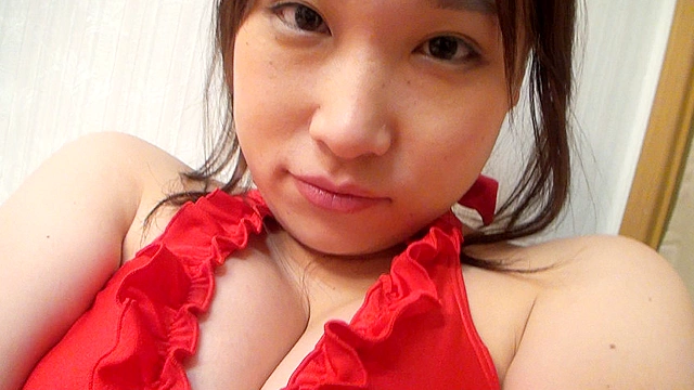 童顔でめっちゃデカのエロい乳房を隅々まで味わって、おしっこまで味わっちゃいました／土屋真央