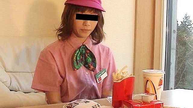 開口で食事03