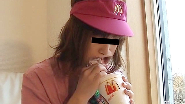 開口で食事03