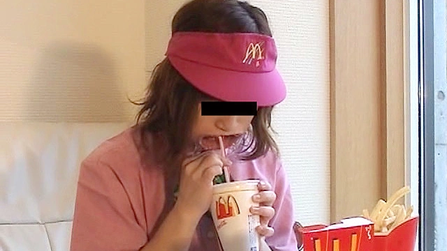 開口で食事03