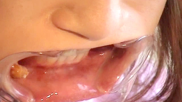 開口で食事03