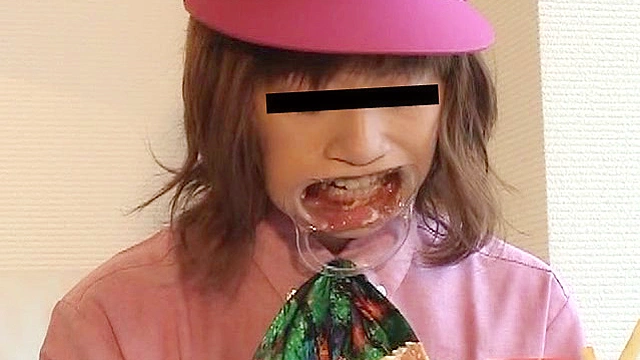 開口で食事03