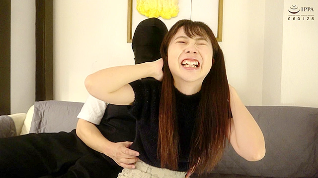 「自称くすぐりに強い子のくすぐりチェック！ あれ？本当に強い？」わかしラボVol.030-（1） Nana