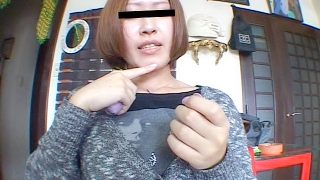 23歳ネイリストの蒸れた黒ストとピンヒールでの強烈踏み潰し