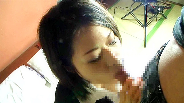予定にはないフェラチオを頼んでみたらOKを貰ったので咥えてもらいました2