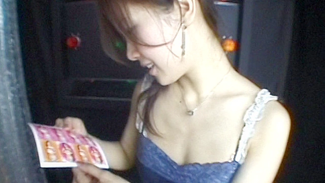 おっぱい揉みまくり！！ 乳揉みプリクラ！！
