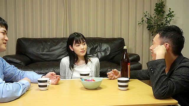 コタツの中で内緒で悪戯「ちょっと！？彼氏に気づかれちゃうよぉ！」カレの友人に寝取られ本気で生SEX！2