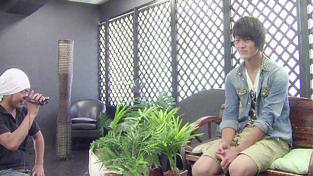 191cm長身バスケットマン～に恥ずかしい性のインタビュー～生着替え！！若くて可愛いチンコをまさぐって貰って最後には浣腸脱糞生撮り！！