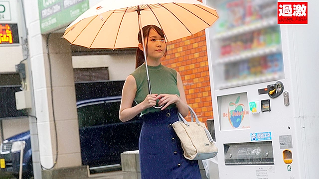 中出し寸前に抵抗して抜けたチ○ポを何度もぶち込まれイキ狂いだす女の腰を押さえつけ逃がさない鷲掴み膣奥射精3