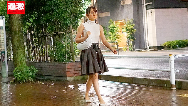 中出し寸前に抵抗して抜けたチ○ポを何度もぶち込まれイキ狂いだす女の腰を押さえつけ逃がさない鷲掴み膣奥射精3
