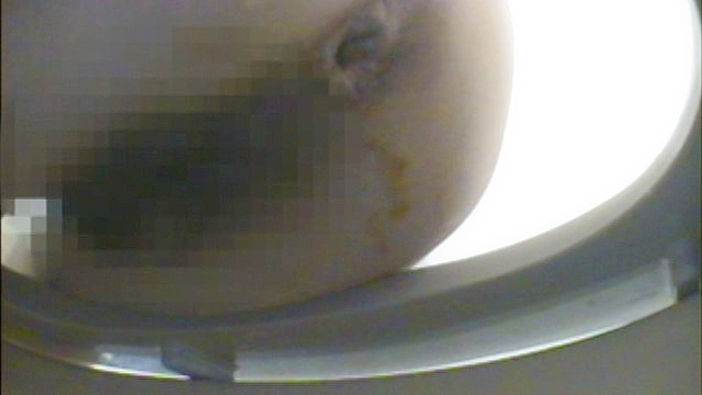 我慢の限界！トイレで失禁してしまうオンナたち