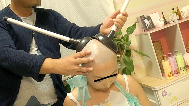 現役地下アイドルさくらみみCD売上ノルマ達成ならず 落ち武者丸刈りスキンヘッド懺悔ライブの刑に処する。