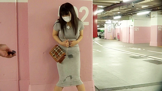 過激！都内出没！野外お漏らしハレンチ炉利娘 ユメ 「グレーのマキシワンピだからシミがすっごい目立つんですぅ（涙）」