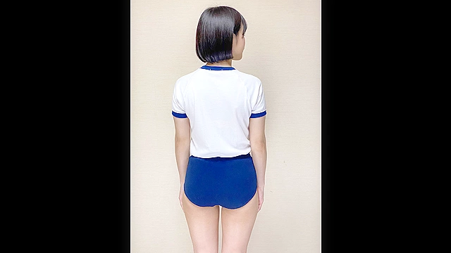 むちむちデカ尻 神ブルマ 八尋麻衣 ロ○美少女やぽっちゃり娘にピチピチブルマ＆体操着を着せ、ハミパン、ムレムレワレメを毛穴まで見えるほどの超ドアップ接写！さらに尻コキ、着衣お漏らし放尿やブルマぶっかけ等ブルマ好きに送る完全着衣フェチAV