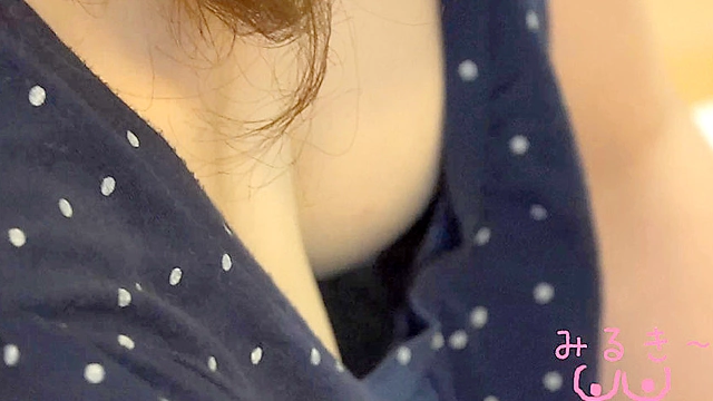 【乳首チラ・胸チラ】とあるベ●マサークルの風景 vol.2 ～緊張の初レッスンで、無防備すぎる新米ママ～