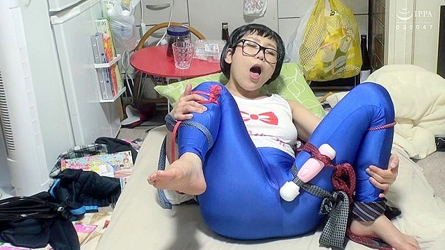 （羞恥）ババコス！（BBA）色白で脱がせたらムチムチ過ぎて卑猥な主婦をセーラ●ム●ンにして辱めてみた件（中田氏）