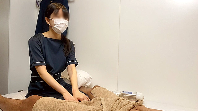 出張ローション手コキ隠し撮り・パイ揉み＆顔面騎乗位オプション【佐古（22歳）3回目】