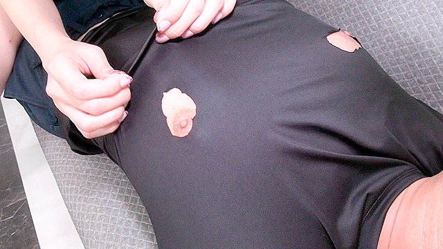 乳首穴空きTシャツで乳頭べろんべろんにしゃぶられ続けた僕。