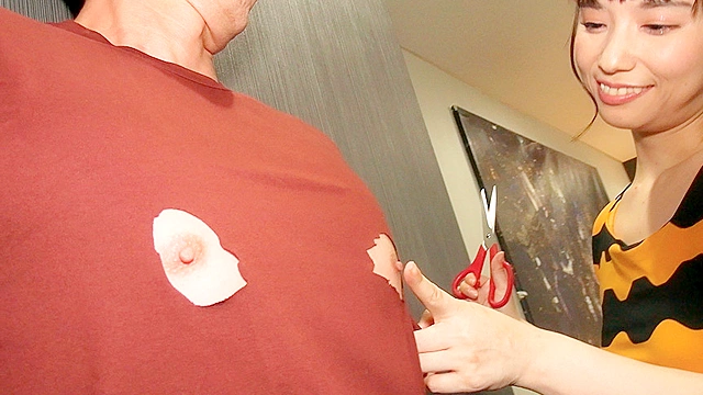 乳首穴空きTシャツで乳頭べろんべろんにしゃぶられ続けた僕。