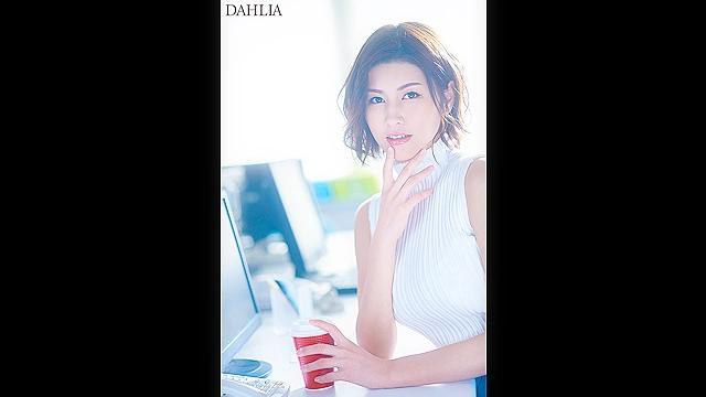 「ねえ、ペニ舐めたい。」コンプライアンスを守れない。いつも冷静な職場の淫乱美人。美乃すずめ