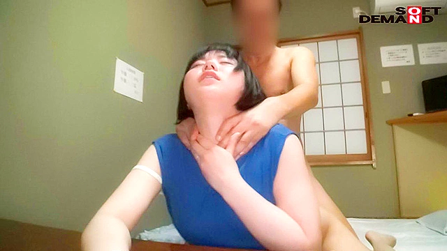 狂ったようにチ○ポを貪る変態達の超私的投稿映像集 無垢で地味なオンナ程、獣のような性欲を持て余す