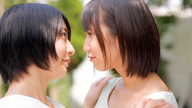 Wショートカット美少女 仲良しふたり組いきなりレズ体験 湊莉久＆阿部乃みく