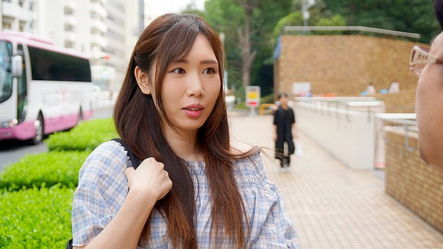 悪質シロウトナンパ9 お願い！素股してくれませんか？カチカチ生チ●ポが直接アソコに擦れて思わず濡れちゃう女の子 ぬるぬるワレメにツルっと生挿入！