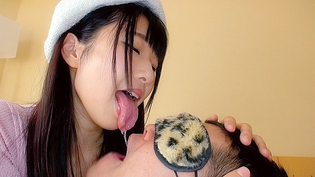 黒髪美少女は隠れビッチ 精子満タンの変態おじさんたちとねっとり体液まみれのセックス撮影会