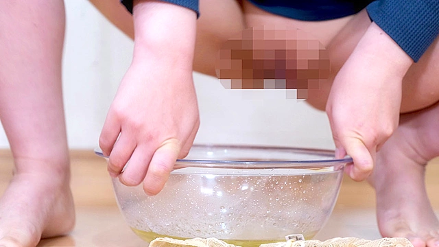 トイレに間に合わずに、そのままオモラシ…してしまいました。。。見ます？ 長谷部智美