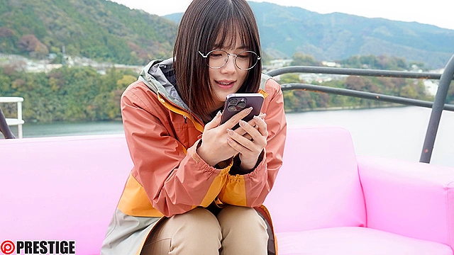 陰キャ女子とワンルーム同棲生活。“ラブホ清掃員の地味な女子”と、“不眠症のダメニート”が出会って滅茶苦茶ヤリまくって…