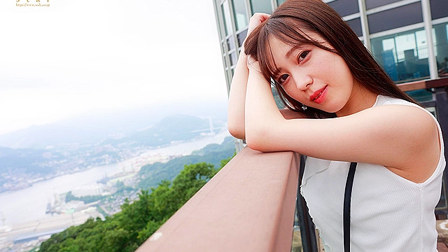 アーティスト兼AV女優 小湊よつ葉旅の途中のドキュメント。カラダの変化、今したい、あの頃したかったセックス“もっと非日常的な事を…”妄想実現 念願のカーセックス、野外4P、地元デートハメ撮り