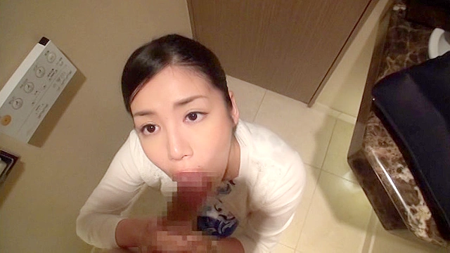 インターナショナル過ぎるGカップ人妻 成田麗 29歳 AVデビュー 奥様は元国際線CAでマルチリンガル！ マイディルドを持ち歩き世界を渡った才女がところ構わず発情しまくる！！