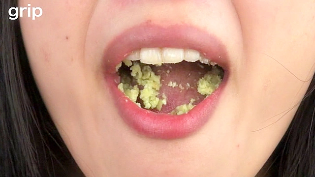 口腔粘膜剥き出し絶頂！！開口狂器 倉科もえ