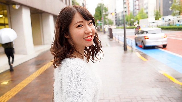 「平日はOLしてます」職場に居たら毎日シコり倒したい 見た目に対してエロさがレベチな彼女 真宮あやな