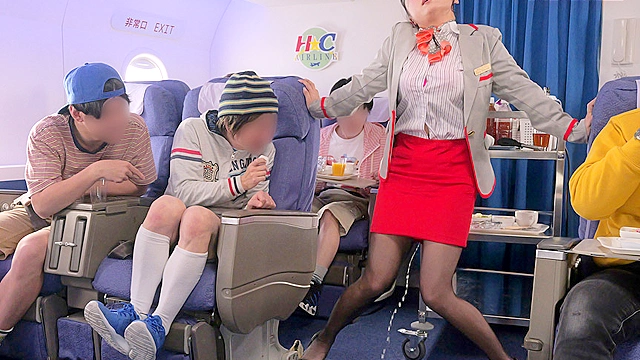 ターゲットはCAママさん！ちびっこセクハラ痴●隊 オマ●コハイジャック編