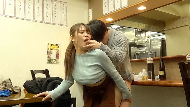 デカパイ母ちゃんとボイン娘がいる定食屋の常連になって親子丼SEXしたい！