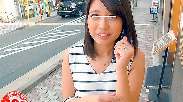 美人巨乳奥様が極小ビキニでデカチン擦りつけオイルエステ体験！キワドイ水着の人妻はグリグリ擦りつけられる生チ○ポに全身ビクビク感じまくり！デカチン欲しがり連続生中出しオイリーセックス！！